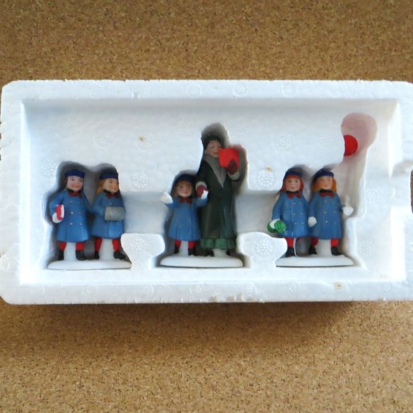 Dept 56 Heritage Village Collection Holiday Field Trip Set Of 3 Figures - Picture 3 of 6